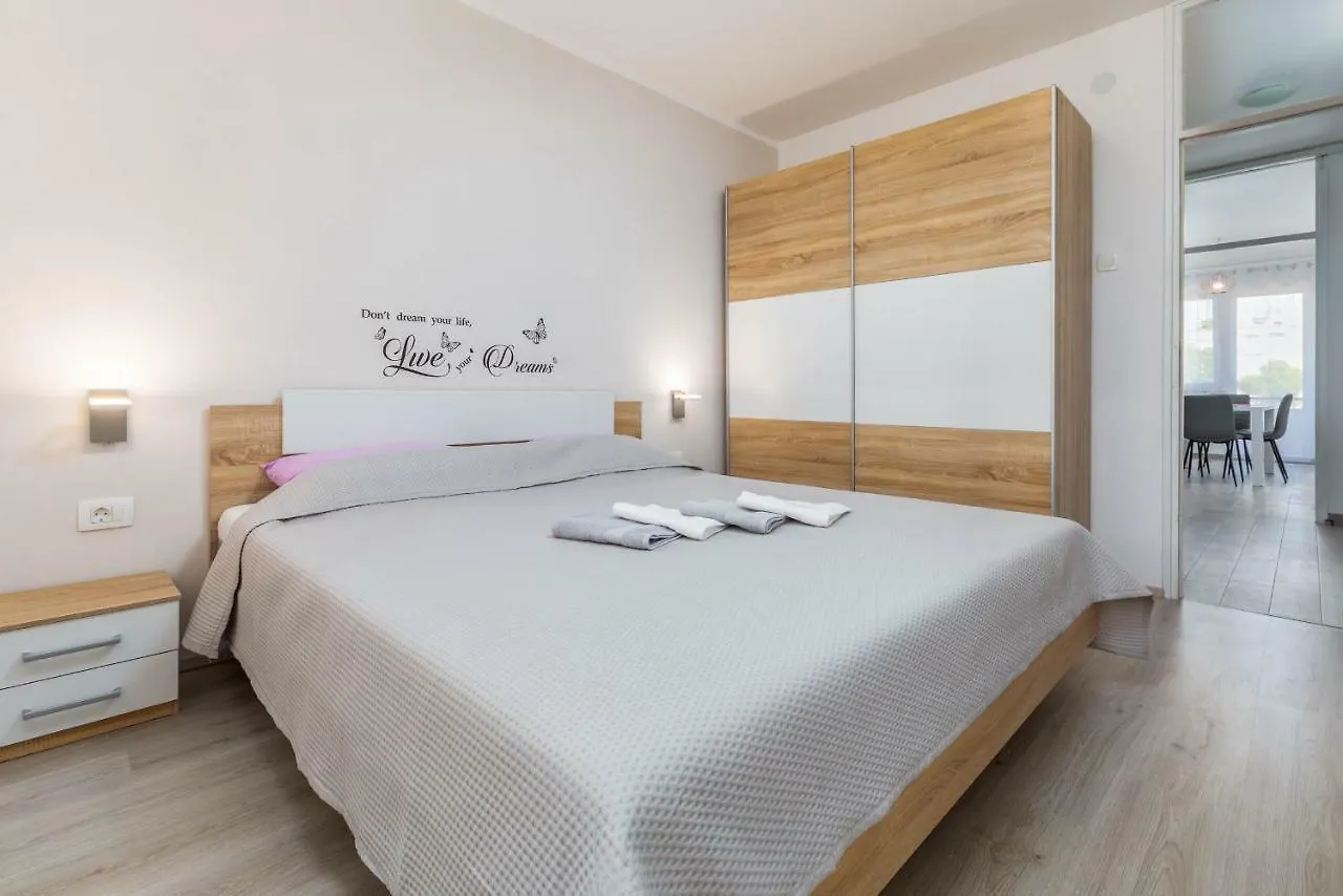 Apartment Sole Pola 0*,  Croazia