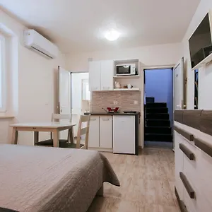 Ema House Zara